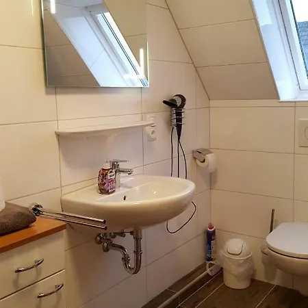 2 Mit Balkon- Haus Annegrete Esens