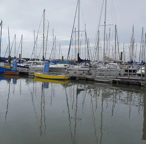 2 Mit Balkon- Haus Annegrete Seestr6, Bensersiel 埃森斯